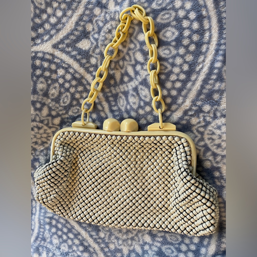 Whiting & Davis Co. Alumesh Bag Ivory Cream Bakelite Handle square clasp Purse